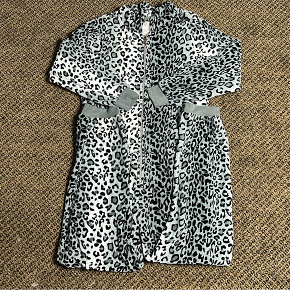 Leopard Print Onezie - Picture 1 of 2